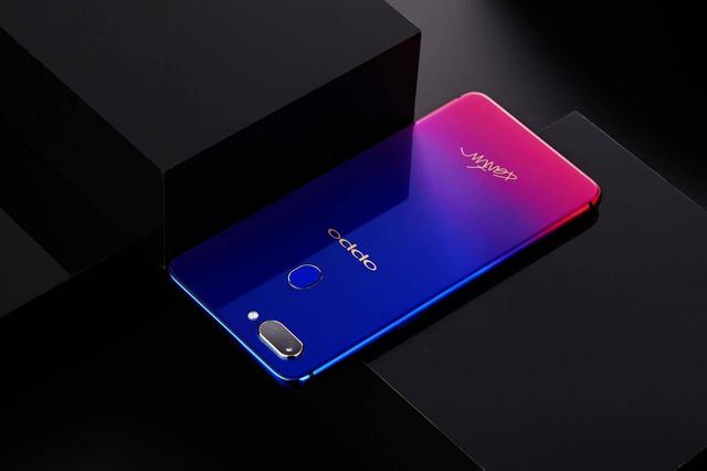 OPPO登顶手机热销榜，引领市场新潮流
