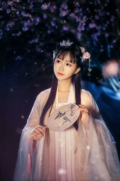 探索高清全屏美女汉服之美，手机壁纸欣赏
