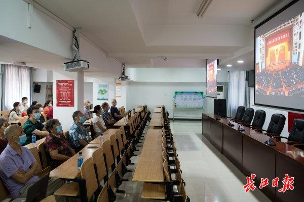 武汉始发，新冠肺炎疫情的全球蔓延与深远影响