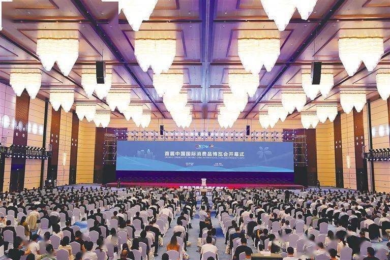 中国首次新冠疫情爆发，疫情初现的挑战与应对