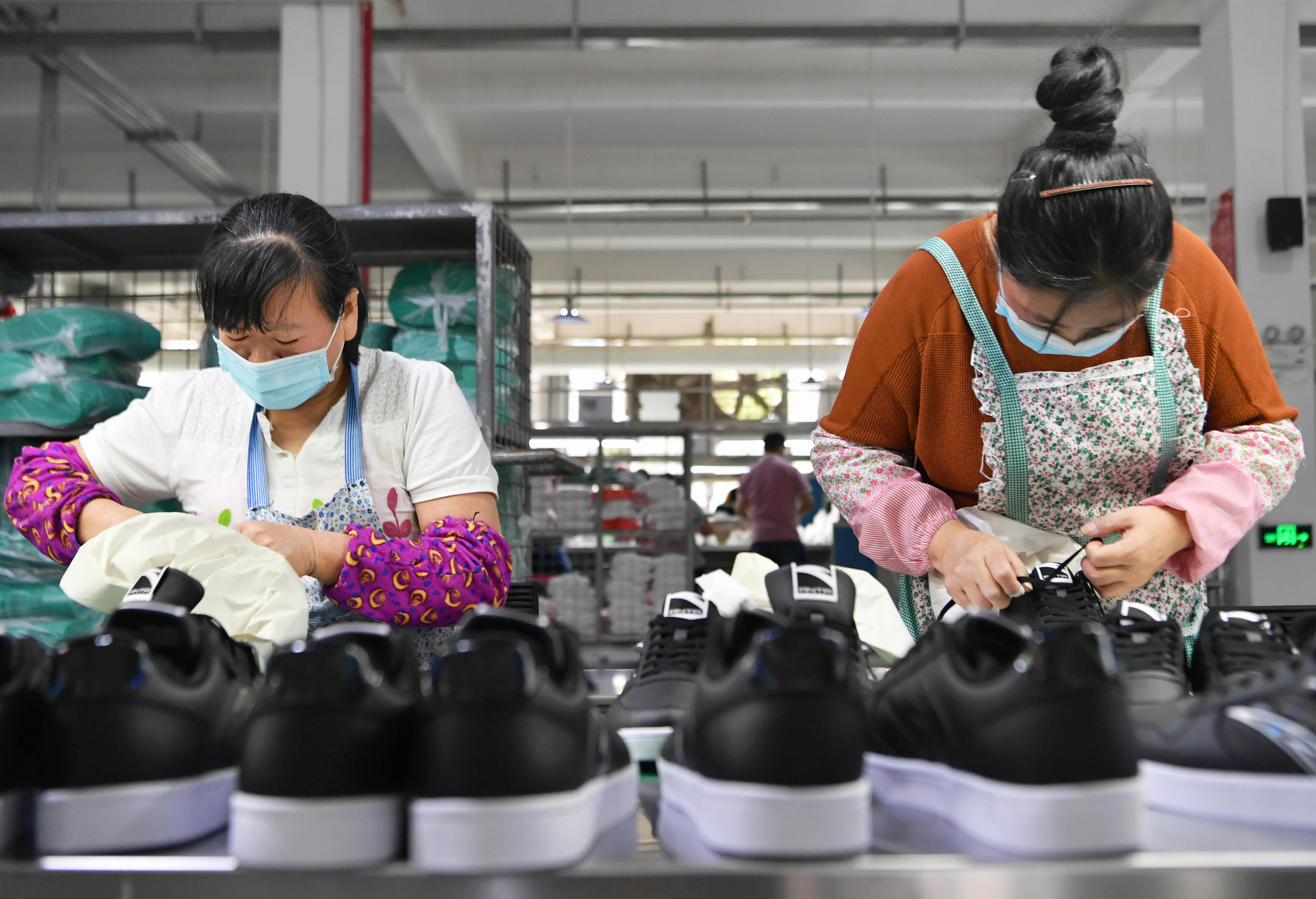 新冠疫情的全球影响，疫情阴霾下的挑战与应对