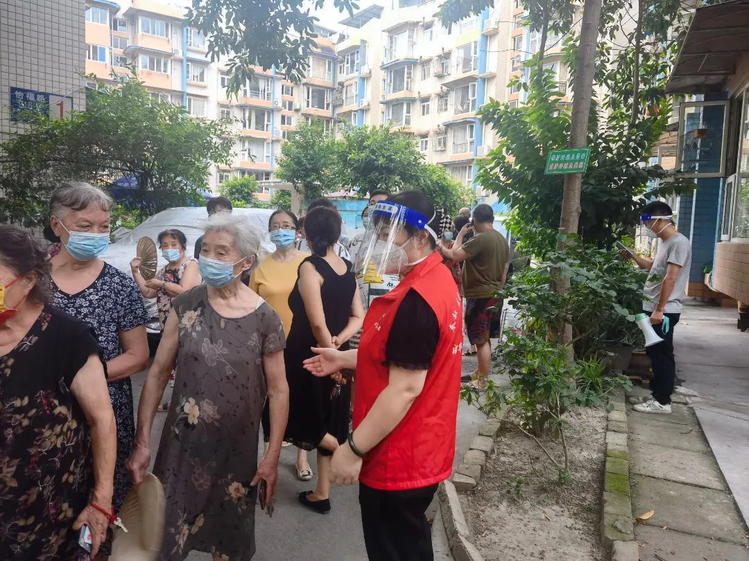 成华区疫情新动向，社区防控的细致入微与居民的积极响应