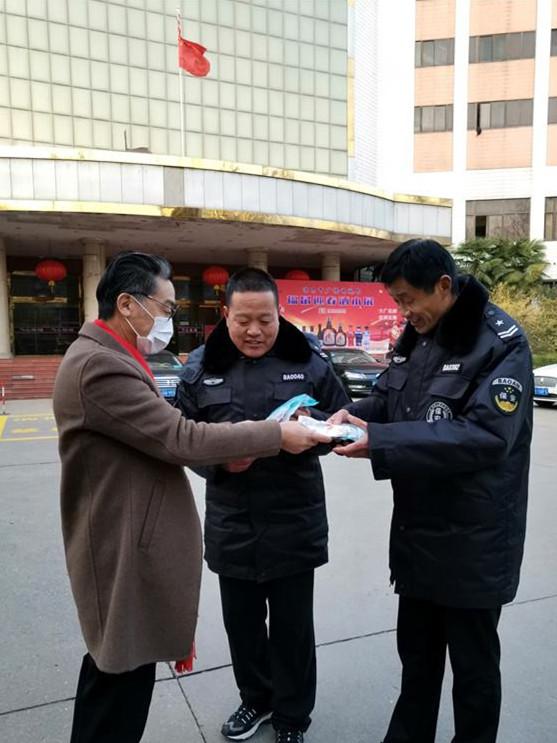 疫情防控新动向，官网宣传语与喇叭的声动力量