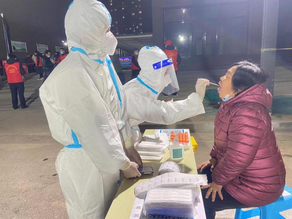 疫情防控中的温暖力量，张阿姨的平凡英雄故事