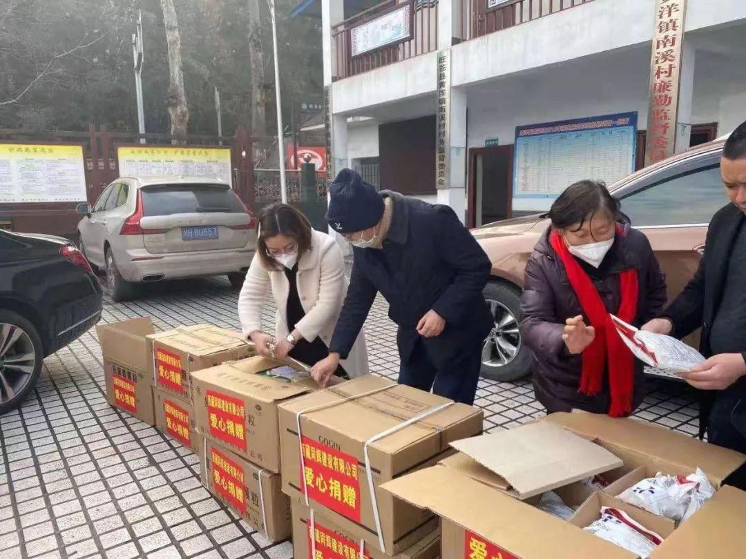 疫情下的温暖瞬间，一张张图片背后的力量