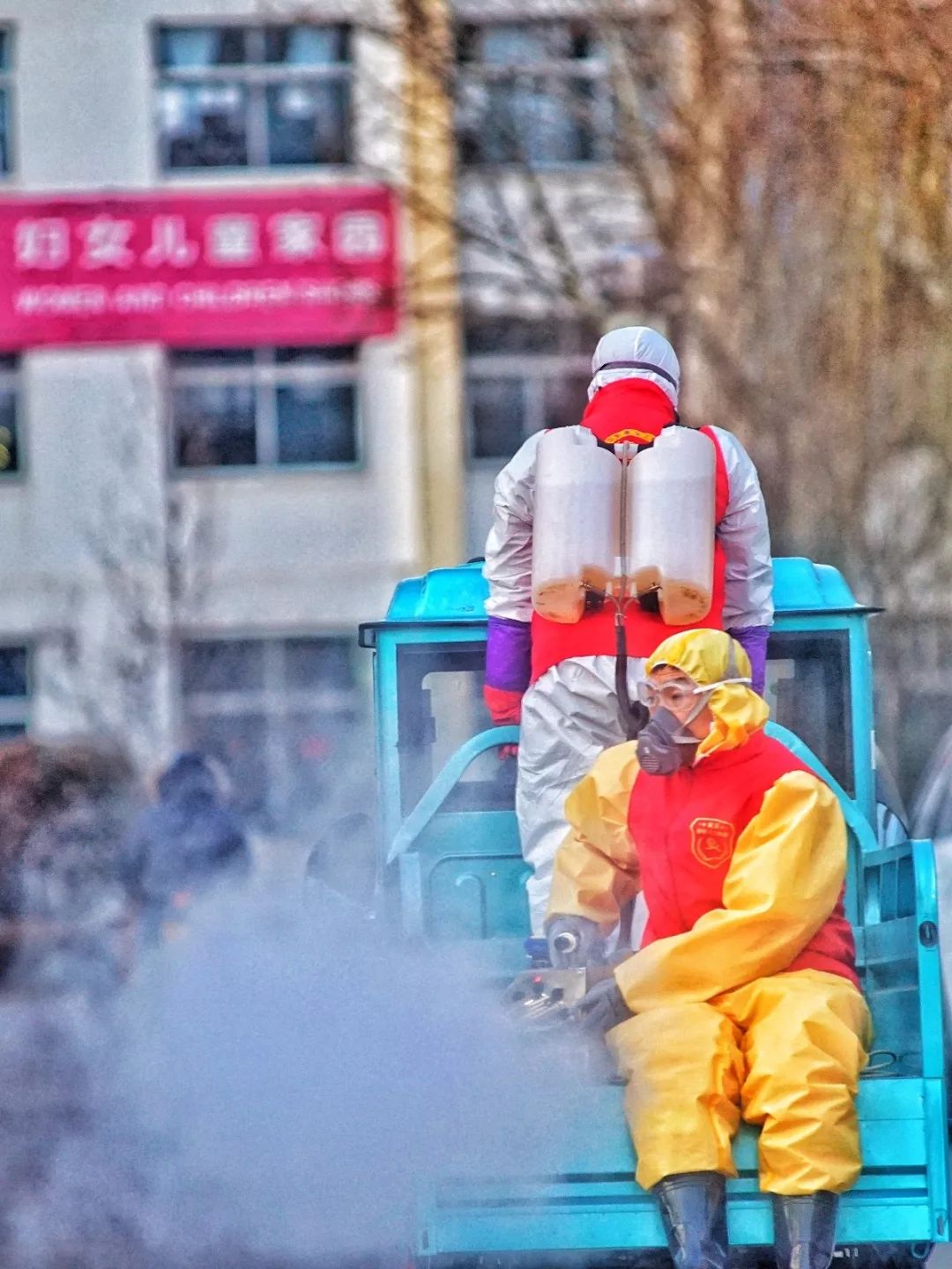 疫情下的温暖瞬间，平凡中的不凡光辉