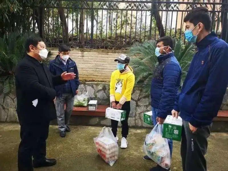 疫情下的温暖瞬间，几十秒视频中的感动力量