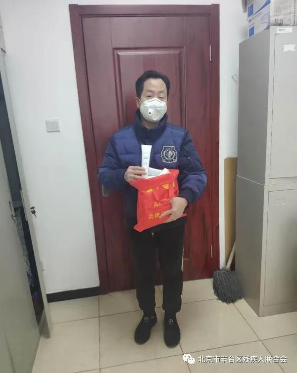 疫情下的生活剪影，20张实拍照片背后的故事