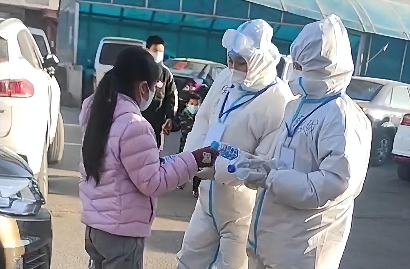 疫情中的温暖，触动心灵的故事集锦