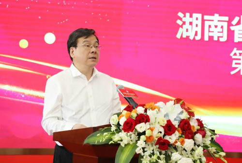 团结一心，新冠疫情中的感人故事与力量