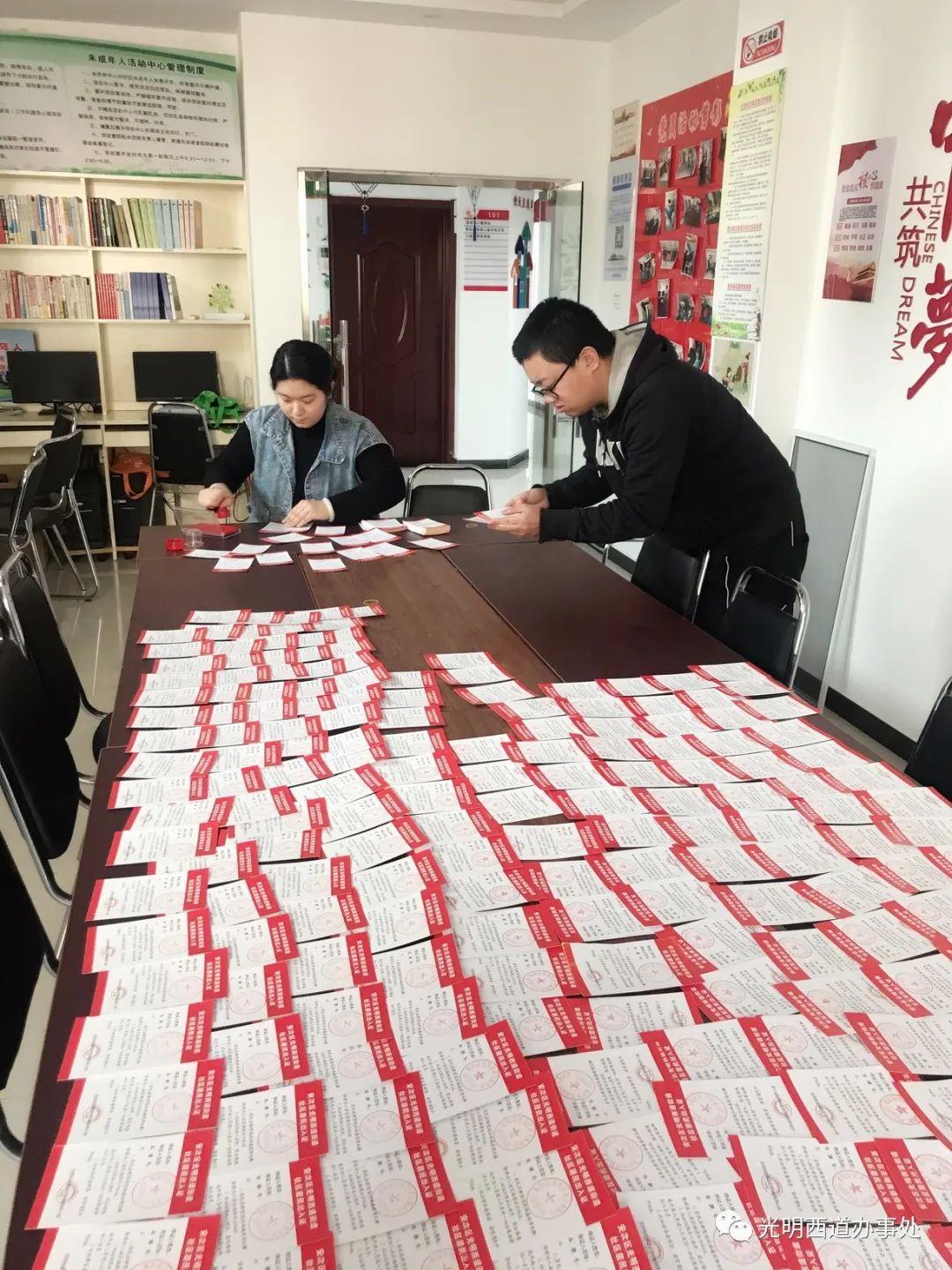 平凡中的伟大光辉，抗击疫情中最感人的瞬间