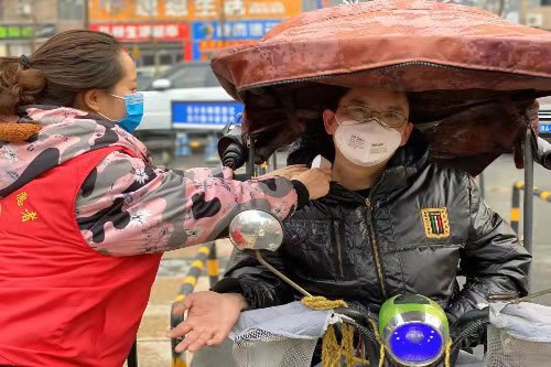 亿次点击的力量，抗击疫情的感人视频背后的故事
