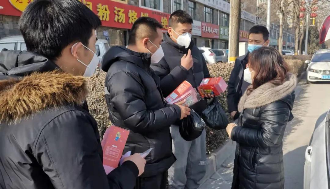 人民日报疫情纪录片，时代之痛与人间温情
